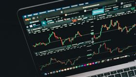 由於今年以來成長股多數已漲過一輪，現階段建議可將焦點轉向金融股或高息股，有機會迎來落後補漲行情。（示意圖／PEXELS）