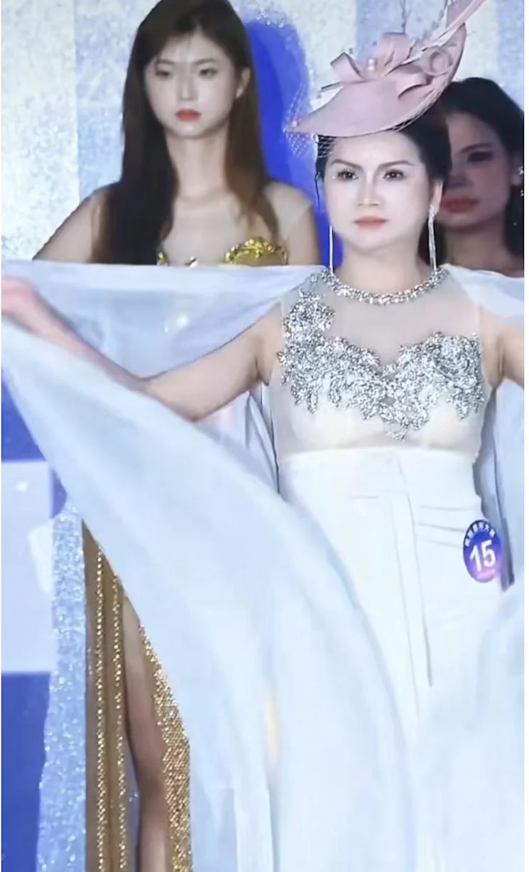 主辦單位終於親自釋疑，15號選手其實是「太太組」冠軍，是工作人員搞烏龍導致。（圖／翻攝微博）