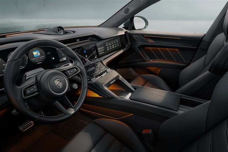 豪華與性能車在動力輸出、按鍵配置甚至操作邏輯上差異極大。（圖／PORSCHE提供）