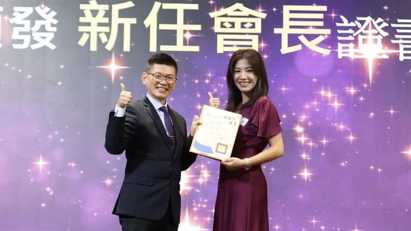 玉女歌手接任家長會長　凍齡美貌驚艷粉絲