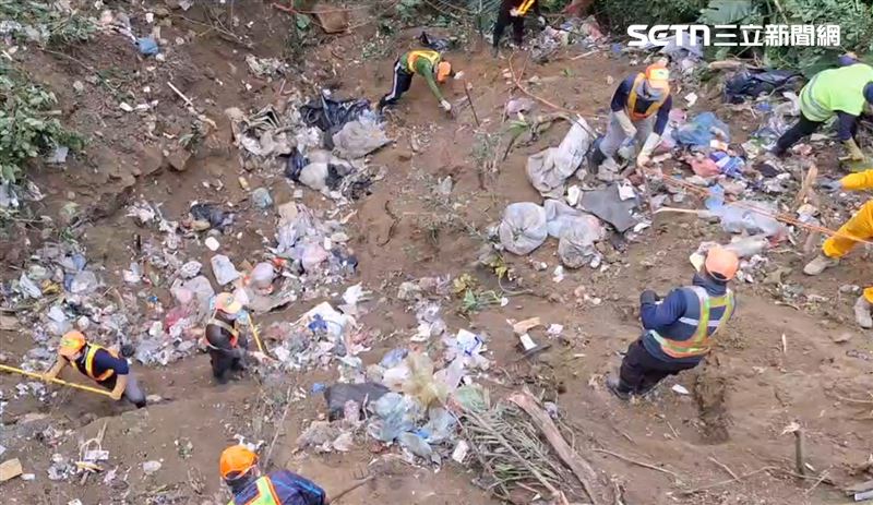 經查垃圾來源同樣是台南，研判為同一犯罪集團所為。（圖／翻攝畫面）