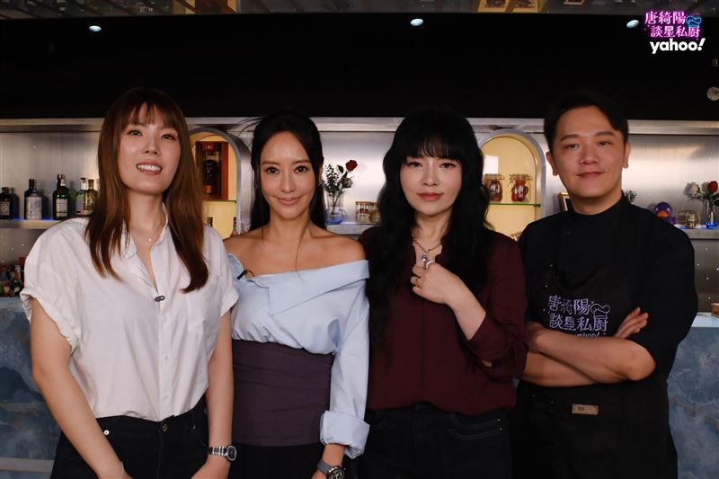 理科太太（左一）、關穎（左二）一起到唐綺陽談星私廚聊他們的Podcast節目。（圖／Yahoo唐綺陽談星私廚提供）