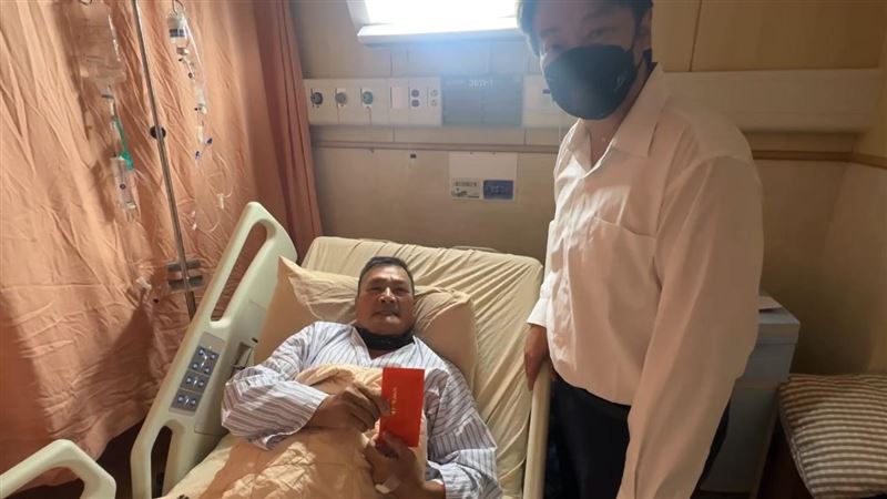 超人病倒了!大馬村長王梓安:謝大家關心