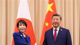 日本首相高市早苗與中國領導人習近平10月31日於APEC風會場邊首度見面。當時兩人僵硬的表情，似乎早已預示當前的中日緊張。（圖／翻攝自X平台 @JPN_PMO）