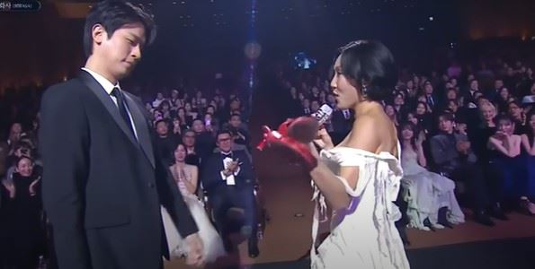 華莎甩鞋走人「成經典」。（圖／翻攝自KBS Entertain YT）