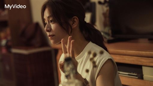 男友醉吻陌生女　宋芸樺鬆口「出軌底線」