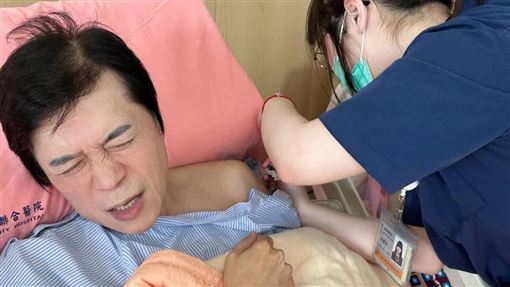 洪榮宏術後尿尿帶血　痛到臉扭曲畫面曝光