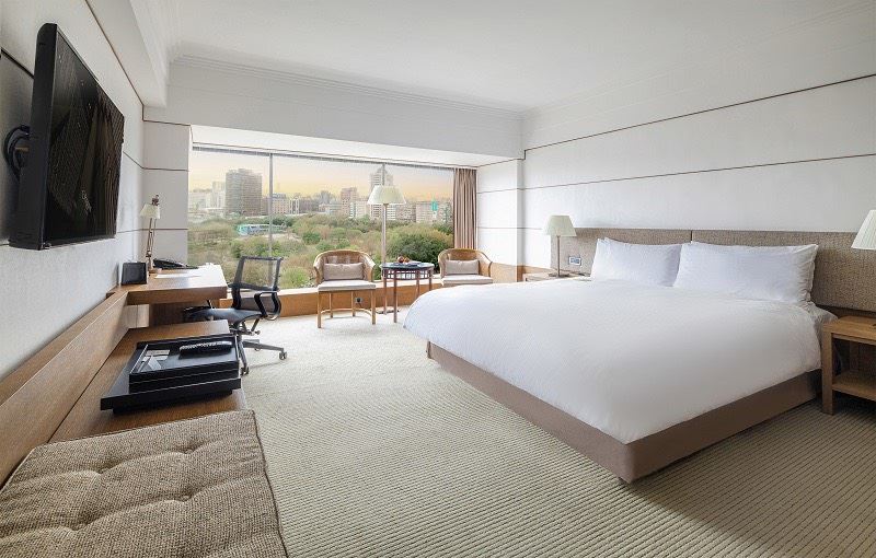 台灣高鐵「搭高鐵．住晶華歡度耶誕」專案，台北晶華酒店精緻客房每晚6,660元起。（圖／台灣高鐵提供）