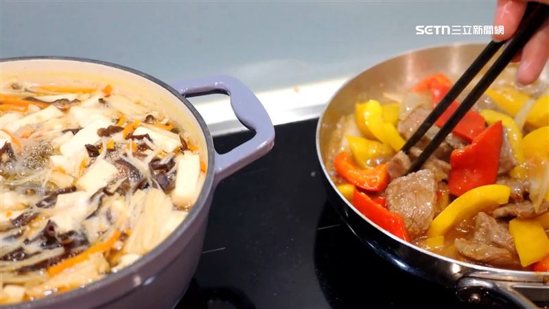 用台式料理及台幣讓家人認識台灣