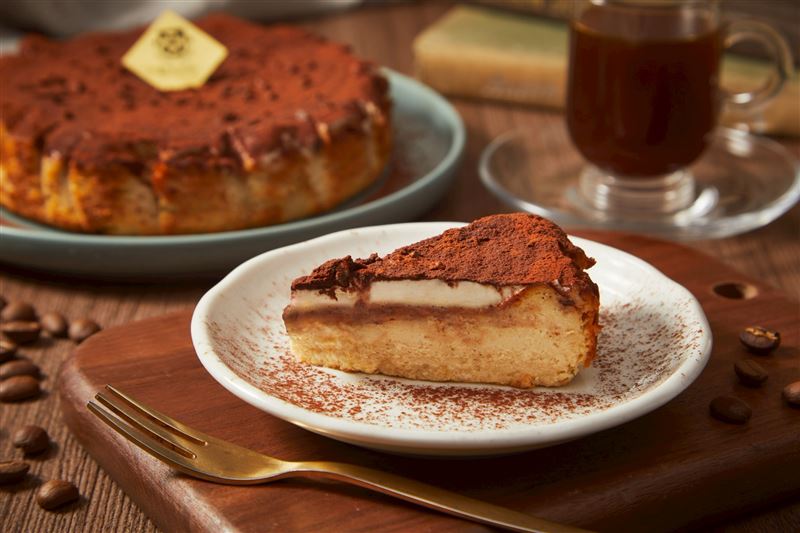 起士公爵這款新品靈感來自日常的儀式感：一杯濃縮與奶香堆疊出的義式瑪奇朵