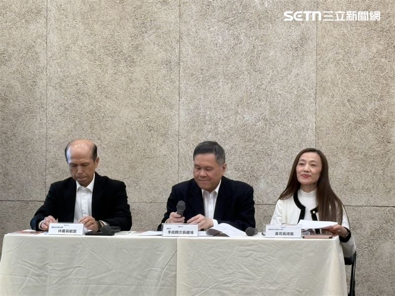 勞動部針對孫姓空服員返台後病況急速惡化，家屬質疑當下未獲及時協助，引爆制度爭議，公布調查結果。 勞動部今（20）日公布調查報告揭露，長榮航空病假制度與急病通報機制缺口，引發外界要求全面改善。（圖／記者王文承攝影）