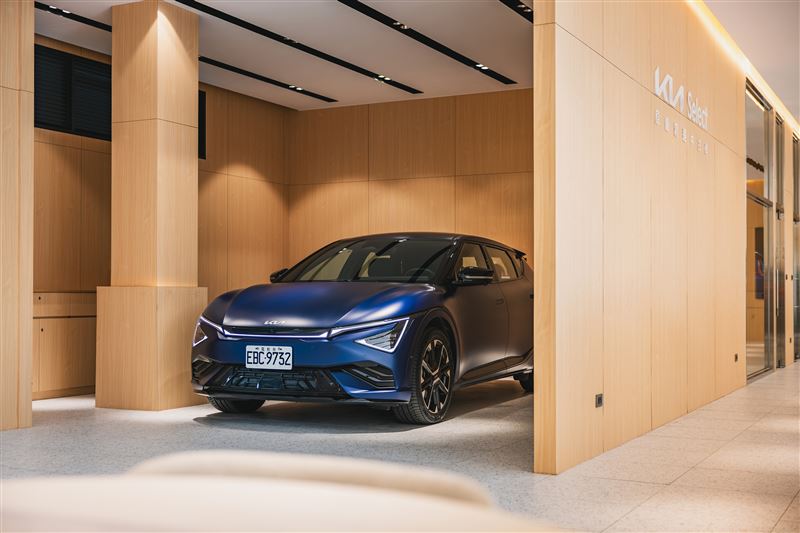 Kia Select原廠精選中古車超過百項檢驗程序，嚴格杜絕事故車與泡水車，全程由專業技師把關。（圖／Kia提供）