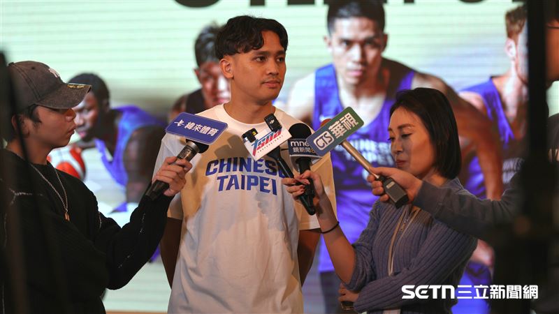 2027男籃世界盃資格賽首輪賽事記者會，台灣隊後衛游艾喆受訪。（圖／記者劉彥池攝影）