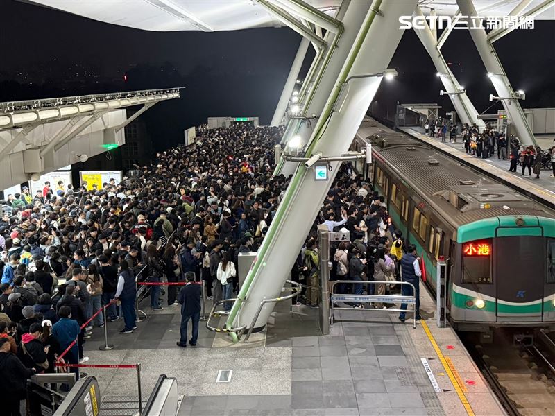 20日至23日至高捷搭車，全線可聽到TWICE獻聲捷運列車進站廣播。（圖／高市府提供）