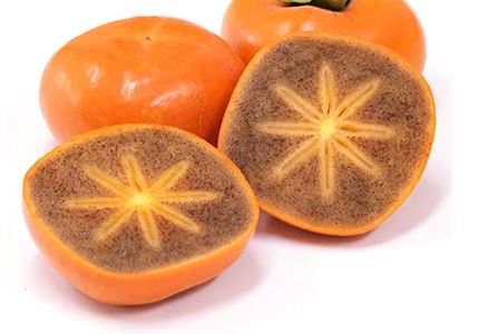 來自日本和歌山的黑糖柿甜度高，口感脆甜多汁，是高級品。（圖／翻攝自游游農產官網）