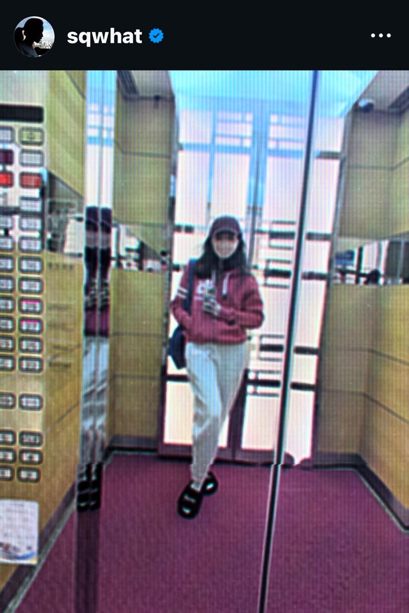 舒淇分享私下隨性穿搭，拍照還是要擺POSE。（圖／翻攝自舒淇IG）