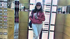 舒淇分享私下隨性穿搭，拍照還是要擺POSE。（圖／翻攝自舒淇IG）