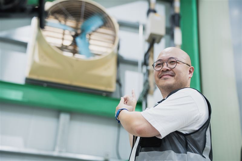 Coupang酷澎環安衛資深經理柯柏丞指出，維持物流中心的通風順暢也是對於衛福部健康促進職場認證的承諾。（圖／業者提供）