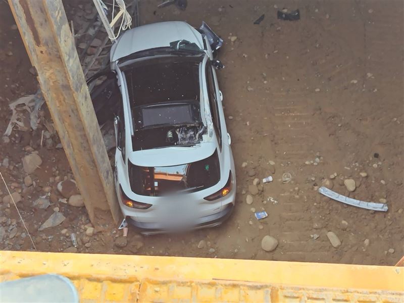 63歲婦人從大全聯購物離開時，墜落捷運工地地下室。（圖／翻攝畫面）