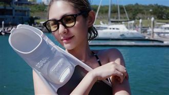 鮪魚辣穿比基尼潛水　自拍視角洩美胸深溝