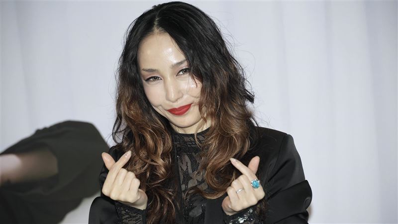 中島美嘉來台開唱先拜拜　揭光腳上台原因