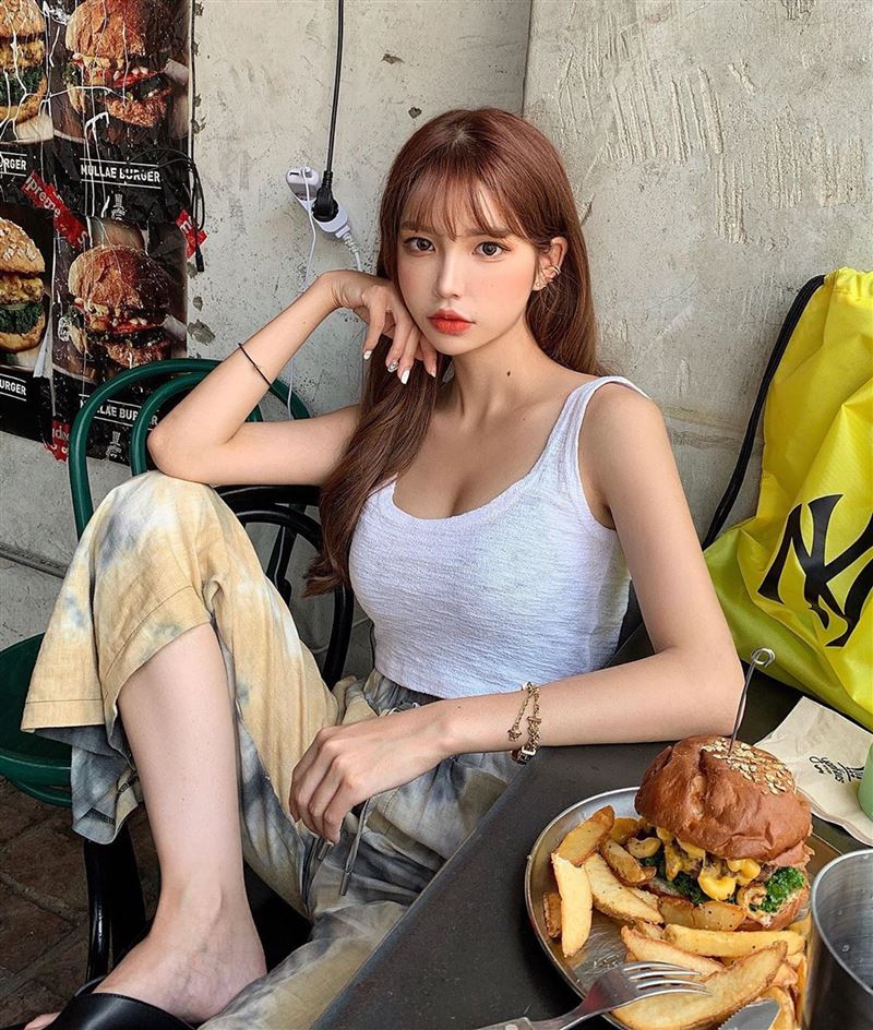 「辣模界IU」車宥珍是內衣廠商的寵兒。（（圖／翻攝自IG @chayoo_jin）