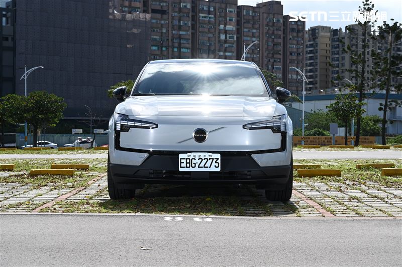 辨識度極高的雷神之鎚LED頭燈。（圖／記者鍾釗榛攝影）