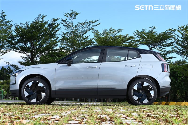 整輛車緊緻到不行，軸距卻有2650mm，完全是小車大空間的典範。（圖／記者鍾釗榛攝影）