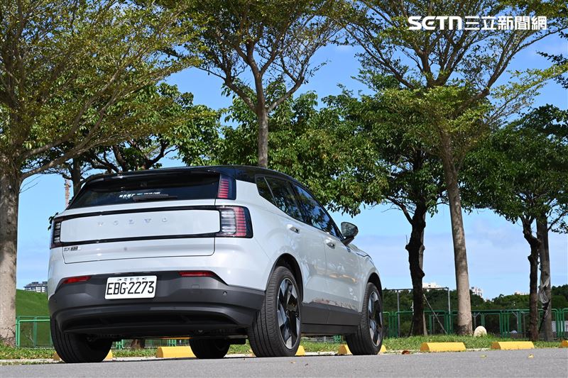 車尾也相當耐看，採用雙層LED尾燈設計。（圖／記者鍾釗榛攝影）