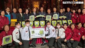 龍山寺捐增10台AED給台北市消防局。（圖／翻攝畫面）