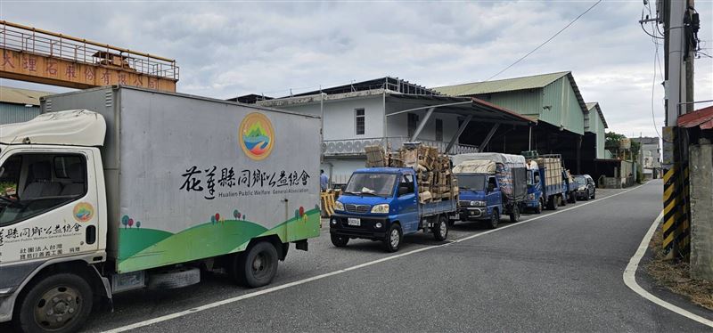 企業送暖一路挺光復 汐止傢作攜手花蓮同鄉會送家具