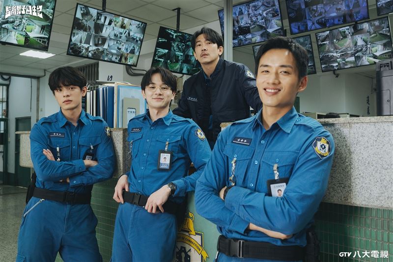 (左起)邱以太、張軒睿、施名帥、陳澤耀合作愉快，片場笑聲不斷。（圖／八大電視、壹壹影業、愛奇藝國際版提供)