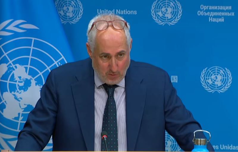 面對中國記者不斷追問，聯合國秘書長發言人杜加里克（Stéphane Dujarric de la Rivièr）相當困擾。（圖／翻攝自聯合國YouTube）