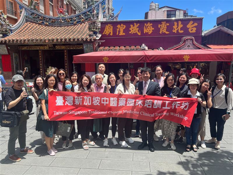 台灣中醫躍上國際！林口長庚攜手新加坡打造跨國醫療新典範。 新南向重大突破，台星中醫合作升級、跨國臨床試驗將啟動。（圖／林口長庚醫院提供）