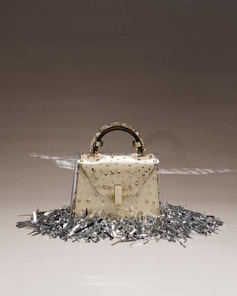 Valextra 以「A Family Occasion」為靈感核心傳遞義式節慶感。（圖／品牌業者提供）