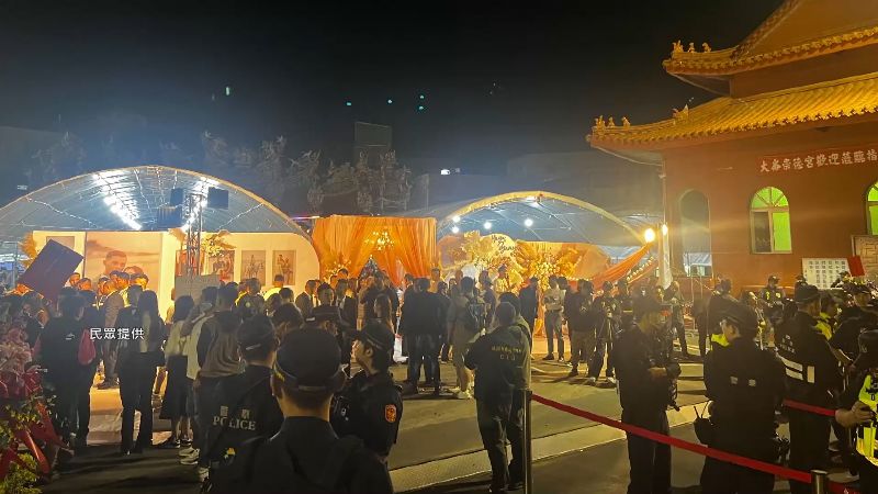 婚宴現場人潮眾多，中壢警方派遣上百警力戒備