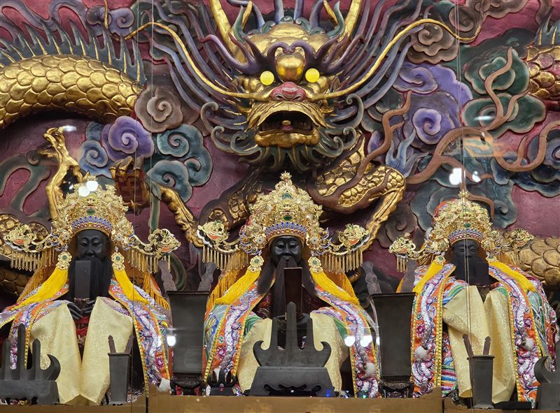 台北府城隍廟建廟144年。農曆10月初一是台北府城隍爺威靈公生日！松山信義八大廟2025年最後集合，６位美麗禮生驚豔全場。（圖／台北府城隍廟提供）