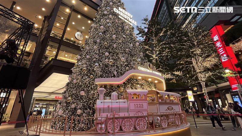 台北最美聖誕樹在這！15萬顆燈＋飄雪美哭