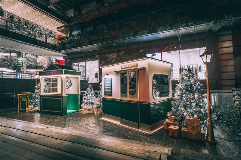 A9 B1「祝福投遞所」寄出一封專屬耶誕願望，最具儀式感的耶誕寄送體驗。(圖／新光三越提供)