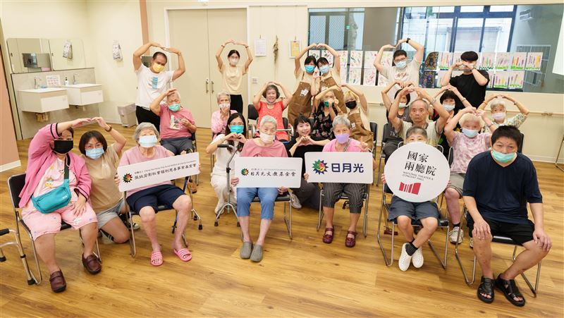 藝術走進日照中心　實踐藝企共融永續行動