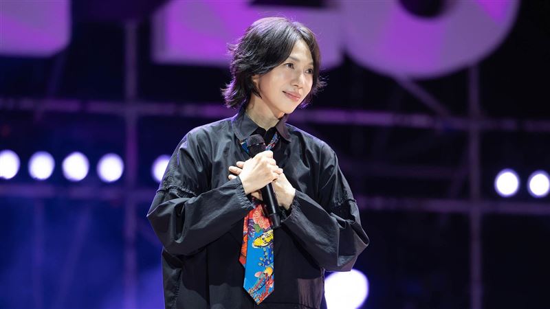 緬懷坣娜、屠穎　萬芳一開口逼哭台下觀眾