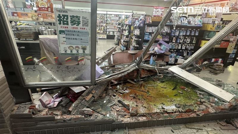 76歲阿公開賓士撞超商！滿目瘡痍慘況曝