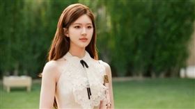 趙露思主演的都市劇《許我耀眼》播放量突破8億次。（圖／翻攝自趙露思微博）