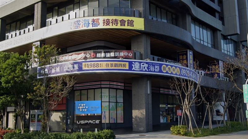 宏盛海洋都心3中央花園遭民眾控訴2千坪公設5年仍是毛胚屋狀態，住宅消保會指出，建商手握8成餘屋，掌握管委會絕對話語權，消費者自然難有保障。（圖／翻攝GoogleMaps）