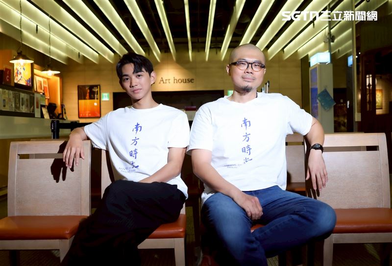 《南方時光》導演曹仕翰（右）、男主角陳玄力接受訪問。（圖／記者鄭孟晃攝影）