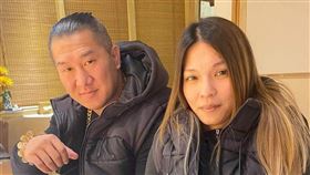 館長認了與老婆沒性生活，並解釋「叫小瑋去X館嫂」為夫妻大家開玩笑的情趣，強調絕對沒有逼小瑋。（圖／翻攝自飆捍臉書）