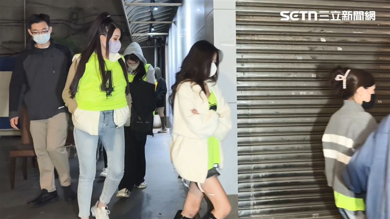 賭場遭破…火辣女荷官見光!逮62人扣百萬