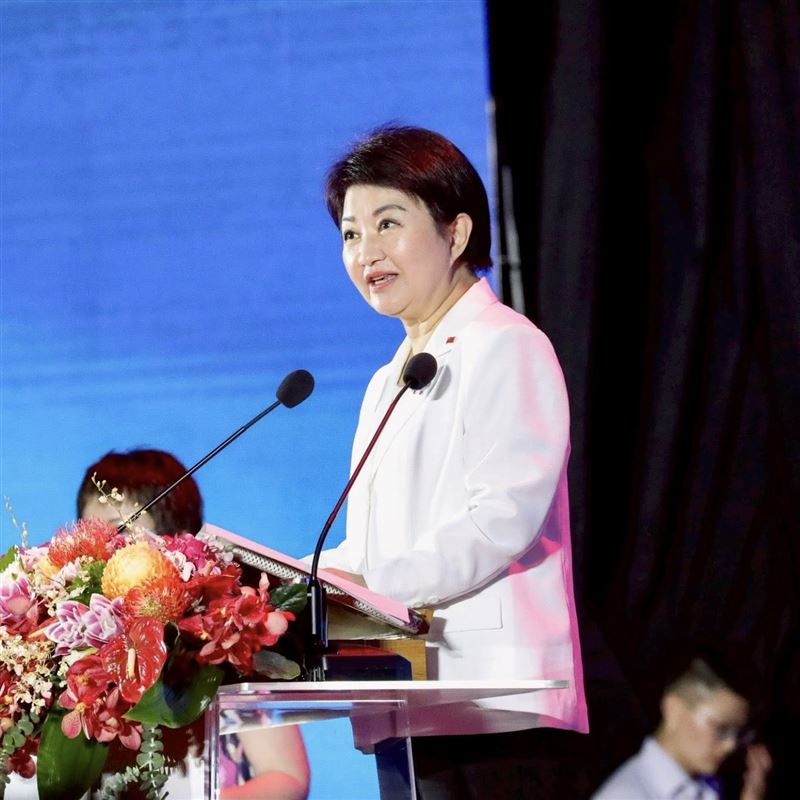 台中市長盧秀燕針對此事受訪，直言行為已違反校方要求，甚至怒批︰「人家叫你不要直播你還硬要！這不是白目是什麼！」。（圖／翻攝自盧秀燕FB）