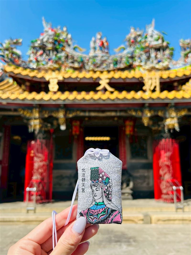 平安符首次以真空封裝呈現，象徵將祝福「密封」保存