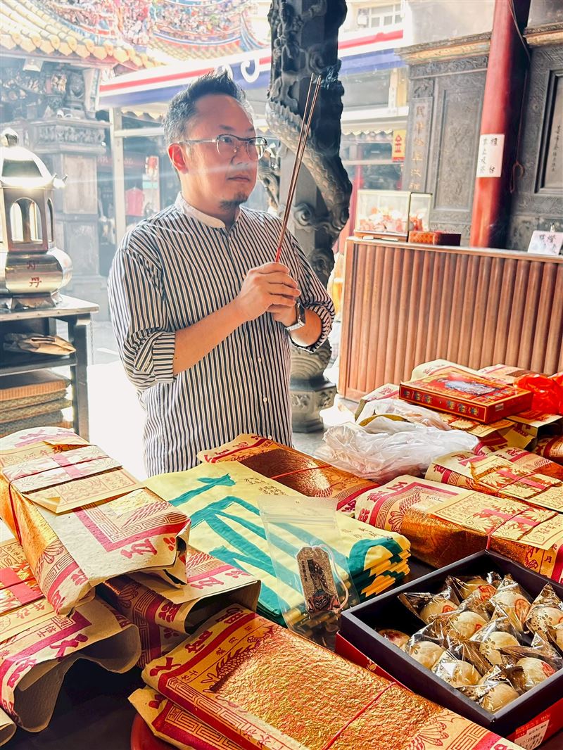 文總攜手平面設計師林佳齡Misc，推出聯名香火袋